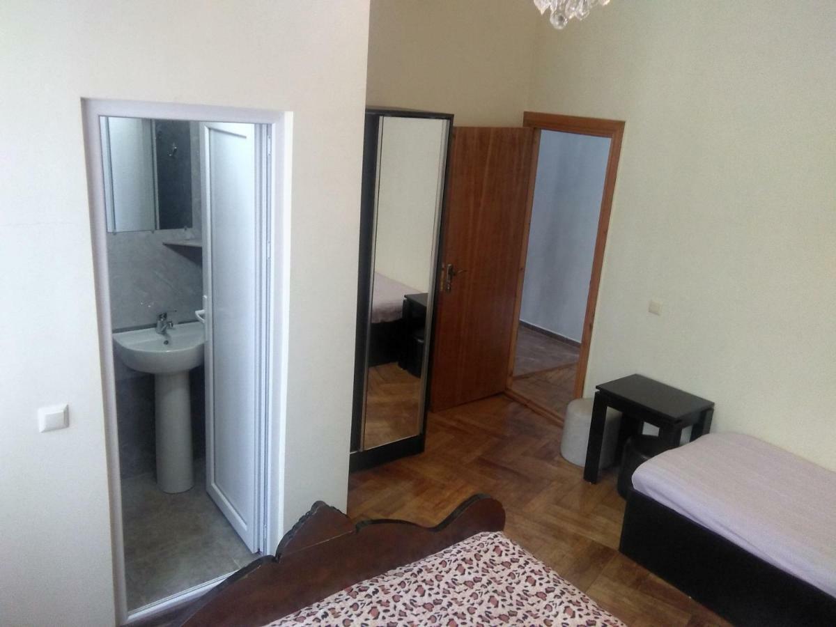 Str.Agmashenebeli 548 Hotel Kobuleti Kültér fotó