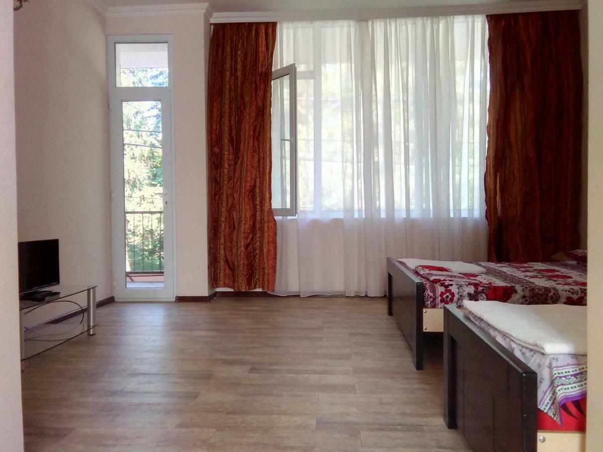 Str.Agmashenebeli 548 Hotel Kobuleti Kültér fotó
